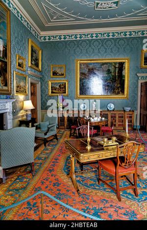 Antiker Vintage Schreibtisch im Culzean Castle - Maybole in Ayrshire Scotland, Vereinigtes Königreich. 22nd vom Juli 2021 Stockfoto