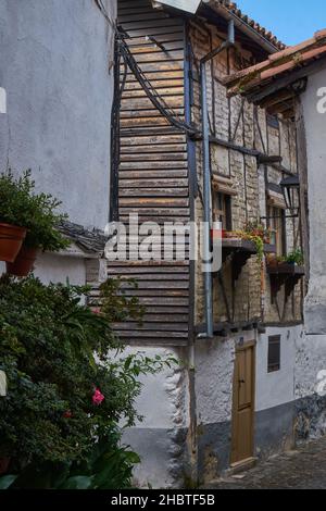 Typische Häuser der Stadt Hervas in Caceres in Spanien. Stockfoto