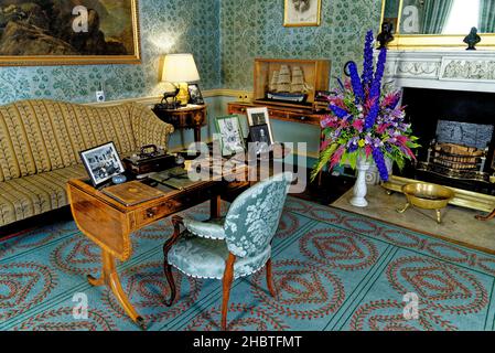 Antiker Vintage Schreibtisch im Culzean Castle - Maybole in Ayrshire Scotland, Vereinigtes Königreich. 22nd vom Juli 2021 Stockfoto