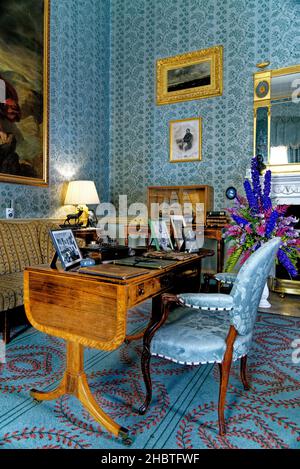 Antiker Vintage Schreibtisch im Culzean Castle - Maybole in Ayrshire Scotland, Vereinigtes Königreich. 22nd vom Juli 2021 Stockfoto