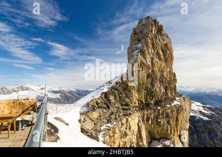 Bizarre Felsformation - la quille du diable (Teufelsnadel) auf Schweizer alpen in der Nähe des Glacier 3000, Kanton Waadt, Schweiz Stockfoto