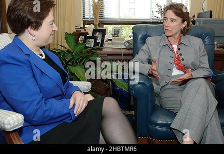 Senatorin Blanche Lincoln (D-AR) trifft sich mit der Nominierten für den Obersten Gerichtshof, Elena Kagan, CA. 20 Mai 2010 Stockfoto