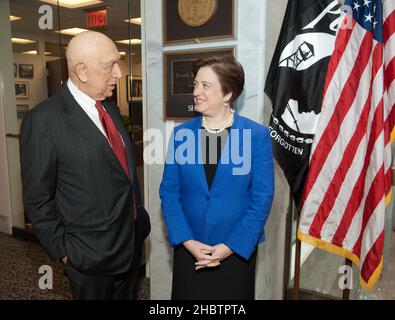 Senator Frank Lautenberg (D-NJ) trifft sich mit der Nominierten für den Obersten Gerichtshof Elena Kagan Ca. 20 Mai 2010 Stockfoto