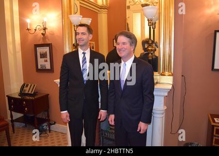 US-Senator Tom Cotton mit Richter Brett Kavanaugh Ca. 1. August 2018 Stockfoto