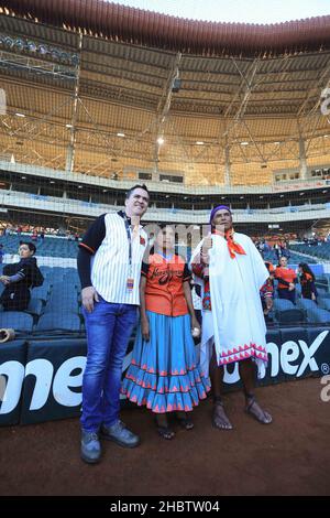 María Lorena Ramírez Hernández corredora de fondo mexicana de la comunidad Indígena rarámuri se presento en el estadio Sonora para el lanzamiento de l Stockfoto