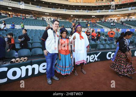 María Lorena Ramírez Hernández corredora de fondo mexicana de la comunidad Indígena rarámuri se presento en el estadio Sonora para el lanzamiento de l Stockfoto