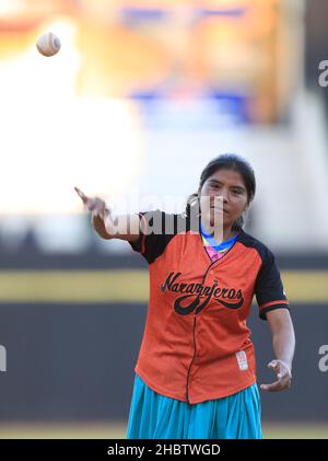 María Lorena Ramírez Hernández corredora de fondo mexicana de la comunidad Indígena rarámuri se presento en el estadio Sonora para el lanzamiento de l Stockfoto