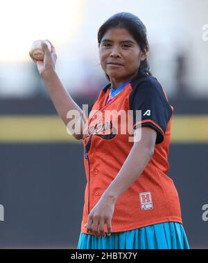 María Lorena Ramírez Hernández corredora de fondo mexicana de la comunidad Indígena rarámuri se presento en el estadio Sonora para el lanzamiento de l Stockfoto