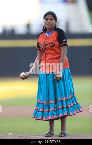 María Lorena Ramírez Hernández corredora de fondo mexicana de la comunidad Indígena rarámuri se presento en el estadio Sonora para el lanzamiento de l Stockfoto