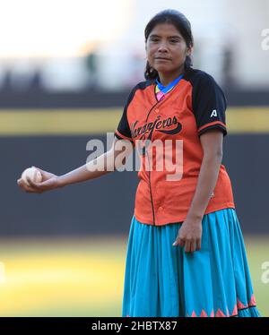 María Lorena Ramírez Hernández corredora de fondo mexicana de la comunidad Indígena rarámuri se presento en el estadio Sonora para el lanzamiento de l Stockfoto