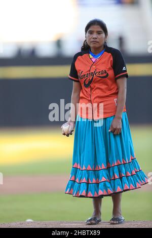 María Lorena Ramírez Hernández corredora de fondo mexicana de la comunidad Indígena rarámuri se presento en el estadio Sonora para el lanzamiento de l Stockfoto