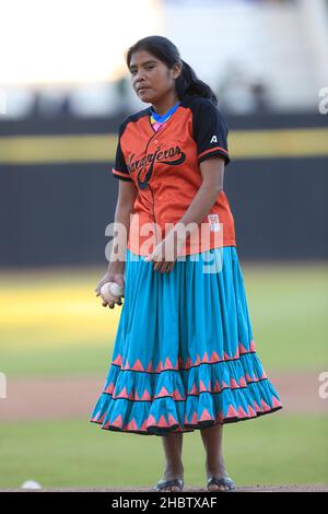 María Lorena Ramírez Hernández corredora de fondo mexicana de la comunidad Indígena rarámuri se presento en el estadio Sonora para el lanzamiento de l Stockfoto