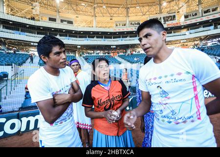 María Lorena Ramírez Hernández corredora de fondo mexicana de la comunidad Indígena rarámuri se presento en el estadio Sonora para el lanzamiento de l Stockfoto
