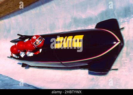USA-2 4-Mann Bobbahn mit Fahrer Brian Shimer, Bryan Leturgez, Karlos Kirby, Randy Jones während des Trainingslaufes bei den Olympischen Winterspielen 1994. Stockfoto