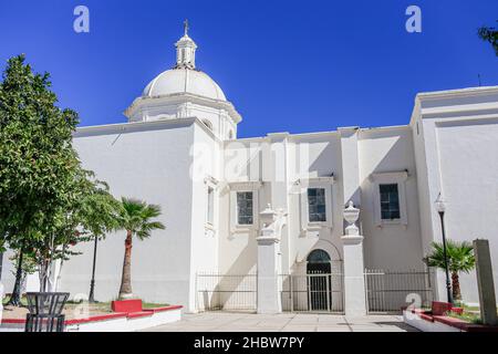 Der Tempel oder die Pfarrei unserer Lieben Frau von Guadalupe ist das größte katholische Gebäude in der Stadt Altar, Sonora im Norden von Sonora, Mexiko. Katholische Kirche. © (© Foto: LuisGutierrez / NortePhoto.com) © El templo o parroquia de Nuestra Señora de Guadalupe es el Mayor edificio Católico de la Villa de Altar, Sonora ubicado en el norte de Sonora, México. Iglesia Católica.© (© Foto: LuisGutierrez/NortePhoto.com) © Stockfoto