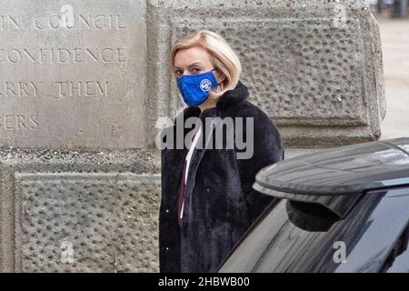 21/12/2021 - Liz Truss die Außenministerin kommt im Außenbüro in Central London an. Truss übernahm Lord Frost als Brexit-Chef Nego Stockfoto