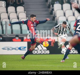 Turin, Italien - 21. Dezember 2021, Federico Bernardeschi (FC Juventus) während des Fußballspiels der italienischen Meisterschaft Serie A zwischen dem FC Juventus und Cagliari Calcio am 21. Dezember 2021 im Allianz-Stadion in Turin, Italien - Foto: Nderim Kaceli/DPPI/LiveMedia Stockfoto