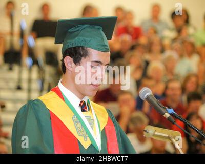 Franklin Lakes - 24-JUN-2010 - SN66181- Abschluss der Ramapo High School. Valedictorian Michael Berardo spricht seine Kommilitonen an. FOTO VON JIM D. Stockfoto