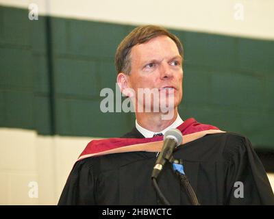 Franklin Lakes - 24-JUN-2010 - SN66181- Abschluss der Ramapo High School. Principal Lois Moor präsentiert die Klasse von 2010. FOTO VON JIM DELILLO Stockfoto