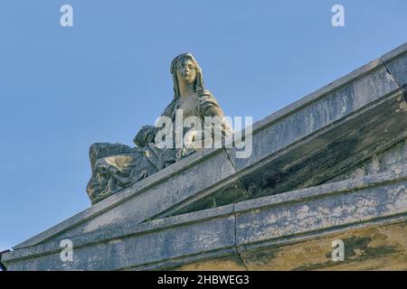 Rijeka alte Steinkapelle Statue einer Frau auf der Burg Trsat Stockfoto