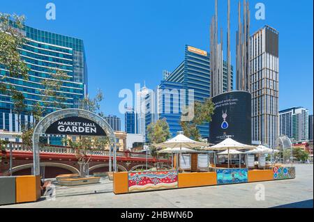 Blick auf den Market Hall Garden am Yagan Square, einem beliebten Touristenziel im zentralen Geschäftsviertel von Perth, Western Australia, WA, Australien Stockfoto