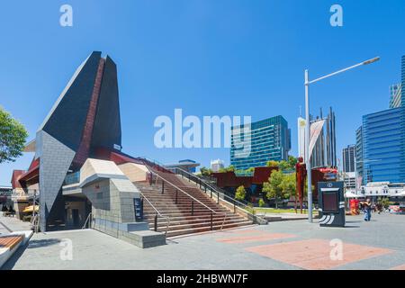 Blick auf den Yagan Square, ein beliebtes Touristenziel im Perth Central Business District, Western Australia, WA, Australien Stockfoto