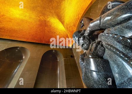 Lovcen Nationalpark,Montenegro-September 14 2019:auf dem Gipfel des Berges Jezerski Vrh,steht das Denkmal und das Grab von Petar Petrovic-Njegos II,Bildhauer Stockfoto