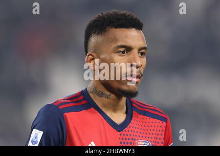 Turin, Italien, 21st. Dezember 2021. Dalbert von Cagliari reagiert während des Spiels der Serie A im Allianz Stadium in Turin. Bildnachweis sollte lauten: Jonathan Moscrop / Sportimage Stockfoto