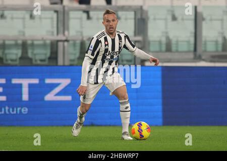 Turin, Italien, 21st. Dezember 2021. Arthur von Juventus während des Spiels der Serie A im Allianz Stadium, Turin. Bildnachweis sollte lauten: Jonathan Moscrop / Sportimage Stockfoto