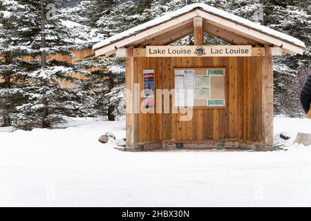 7. November 2021 - Lake Louise Alberta Kanada - Informationshaus zu Lake louise Stockfoto