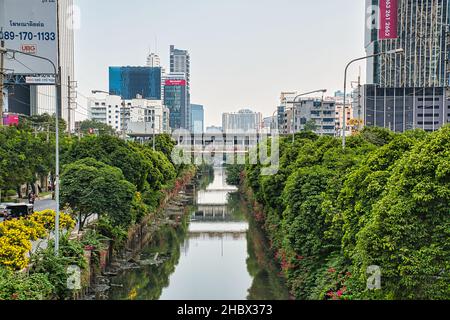 Bangkok, Thailand 12.03.2021 Landschaftsansicht von Bangkokg von der Chong Nonsi Sky Bridge Stockfoto