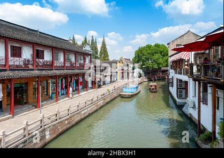 Zhujiajiao Ancient Water Town, ein historisches Dorf und berühmtes Touristenziel im Qingpu Bezirk von Shanghai, China Stockfoto