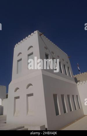 Der Qasr al Hosn, das Weiße Fort, das Alte Fort, das Palastfort, die ehemalige Residenz des regierenden scheich von Abu Dhabi, und der Emir-Palast Stockfoto