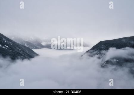 Blick auf Roc del Quer Canillo Andorra. Winter in Andorra Pyrenäen Landschaft Stockfoto