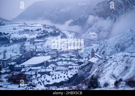 Blick auf Roc del Quer Canillo Andorra. Winter in Andorra Pyrenäen Landschaft Stockfoto