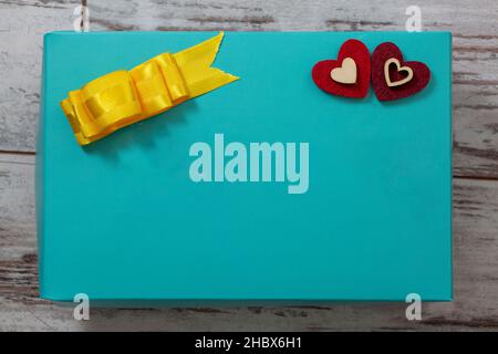 Geschenkbox und Herzen, valentinstag-Konzept Stockfoto