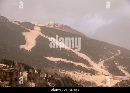 Die erstaunlichen Bilder von Andorra braun durch den Staub der Sahara, genannt Calima ein Phänomen, das große Teil von Katalonien, Südfrankreich und das Val betroffen Stockfoto