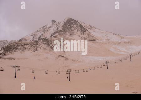 Die erstaunlichen Bilder von Andorra braun durch den Staub der Sahara, genannt Calima ein Phänomen, das große Teil von Katalonien, Südfrankreich und das Val betroffen Stockfoto