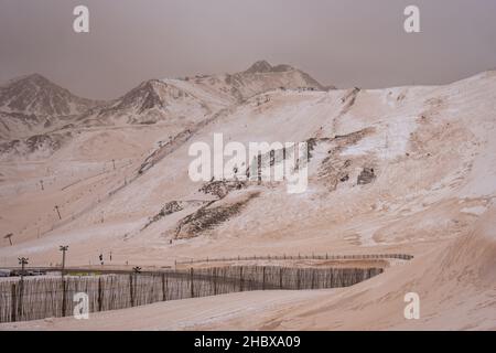 Die erstaunlichen Bilder von Andorra braun durch den Staub der Sahara, genannt Calima ein Phänomen, das große Teil von Katalonien, Südfrankreich und das Val betroffen Stockfoto