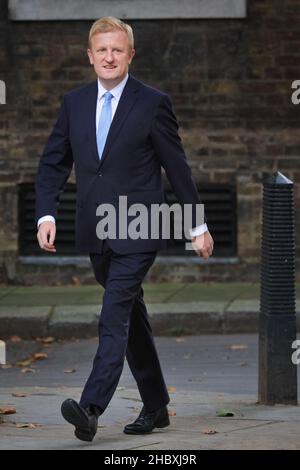 Der Abgeordnete Oliver Dowden, britischer Politiker und Co-Vorsitzender der Konservativen Partei, geht in Downing Street, Westminster Stockfoto