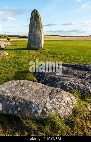 Stonehenge einzelner stehender Stein an einem sonnigen Tag 2021 Stockfoto