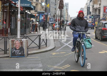 MARINE LE PEN SOUHAITE JOYEUX NOEL AUX FRANCAIS A TRAVERS UNE AFFICHE Stockfoto