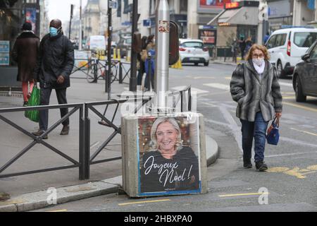 MARINE LE PEN FROHE WEIHNACHTSWÜNSCHE POSTER Stockfoto