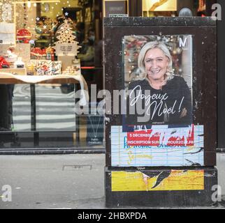 MARINE LE PEN SOUHAITE JOYEUX NOEL AUX FRANCAIS A TRAVERS UNE AFFICHE Stockfoto