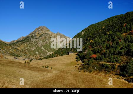 Otoño en Andorra, un paseo por el Vall d'Incles y por los alrededores de AINA Stockfoto