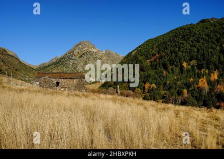 Otoño en Andorra, un paseo por el Vall d'Incles y por los alrededores de AINA Stockfoto