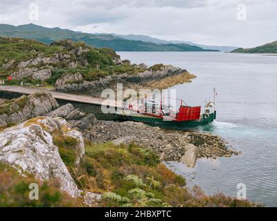 Die Skye Fähre zwischen Glenelg & Kylerhea die letzte manuell betriebene Drehteller-Fähre der Welt, Kyle Rhea West Highlands Scotland UK Stockfoto