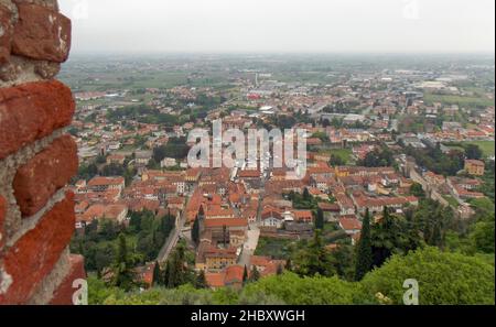 Panorama der Stadt Marostica in der Region Venetien in Norditalien vom Schloss aus Stockfoto