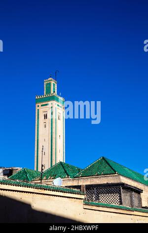 Das minarett der Qarawiyīn-Moschee an der Universität von Al Quaraouiyine, Fes, Marokko Stockfoto