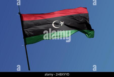 Die Flagge Libyens wurde ursprünglich 1951 nach der Gründung des Königreichs Libyen eingeführt. Stockfoto